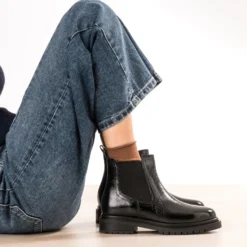 Chelsea boots noir cuir verni semelle crantée