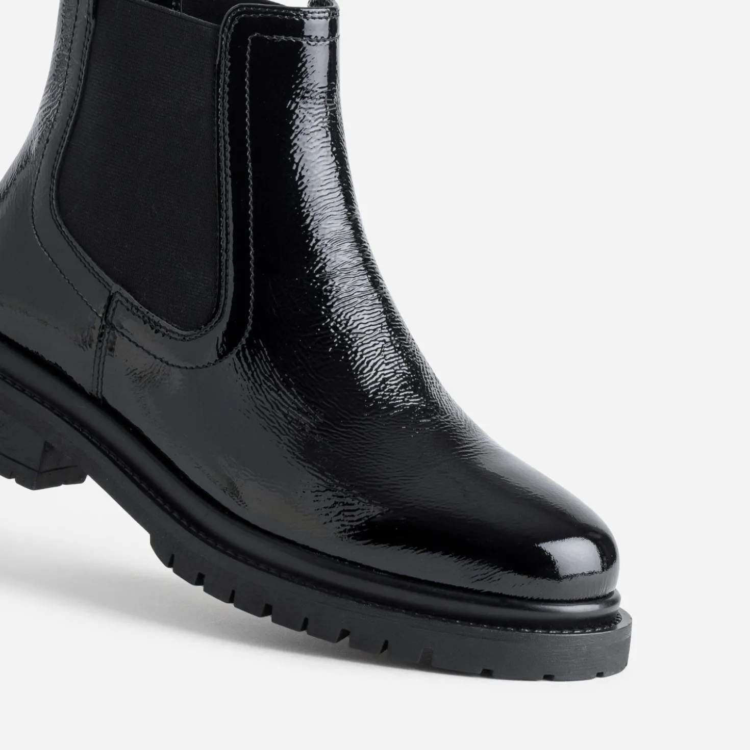 Chelsea boots noir cuir verni semelle crantée