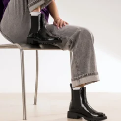 Chelsea boots noir verni effet python