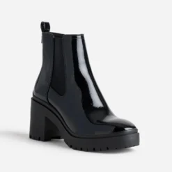 Chelsea boots noir verni semelle crantée