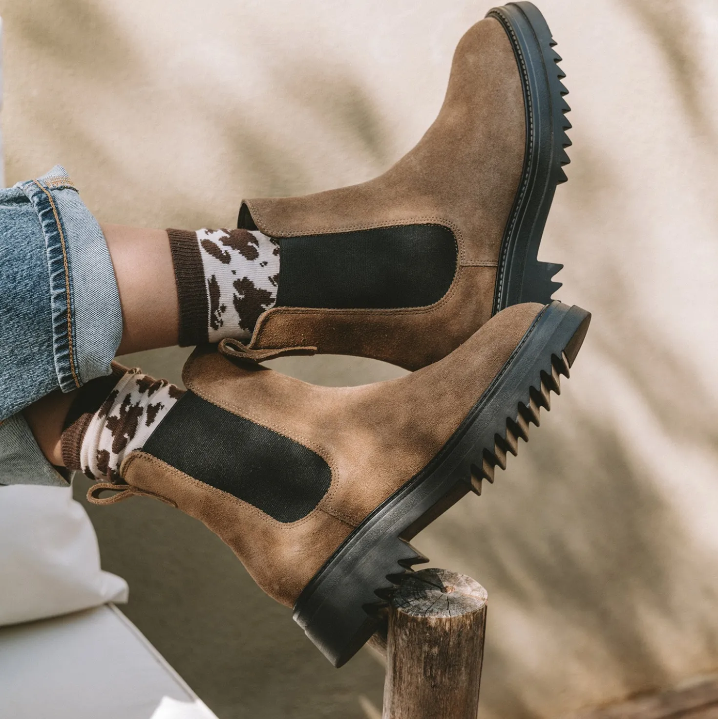 Chelsea boots TEXTO beige foncé en cuir velours