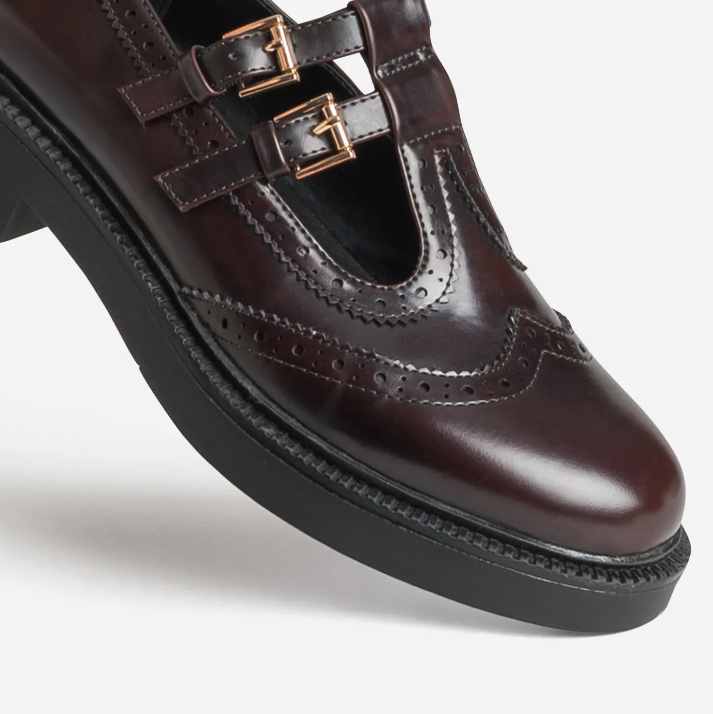 Derby babies bordeaux détails perforations
