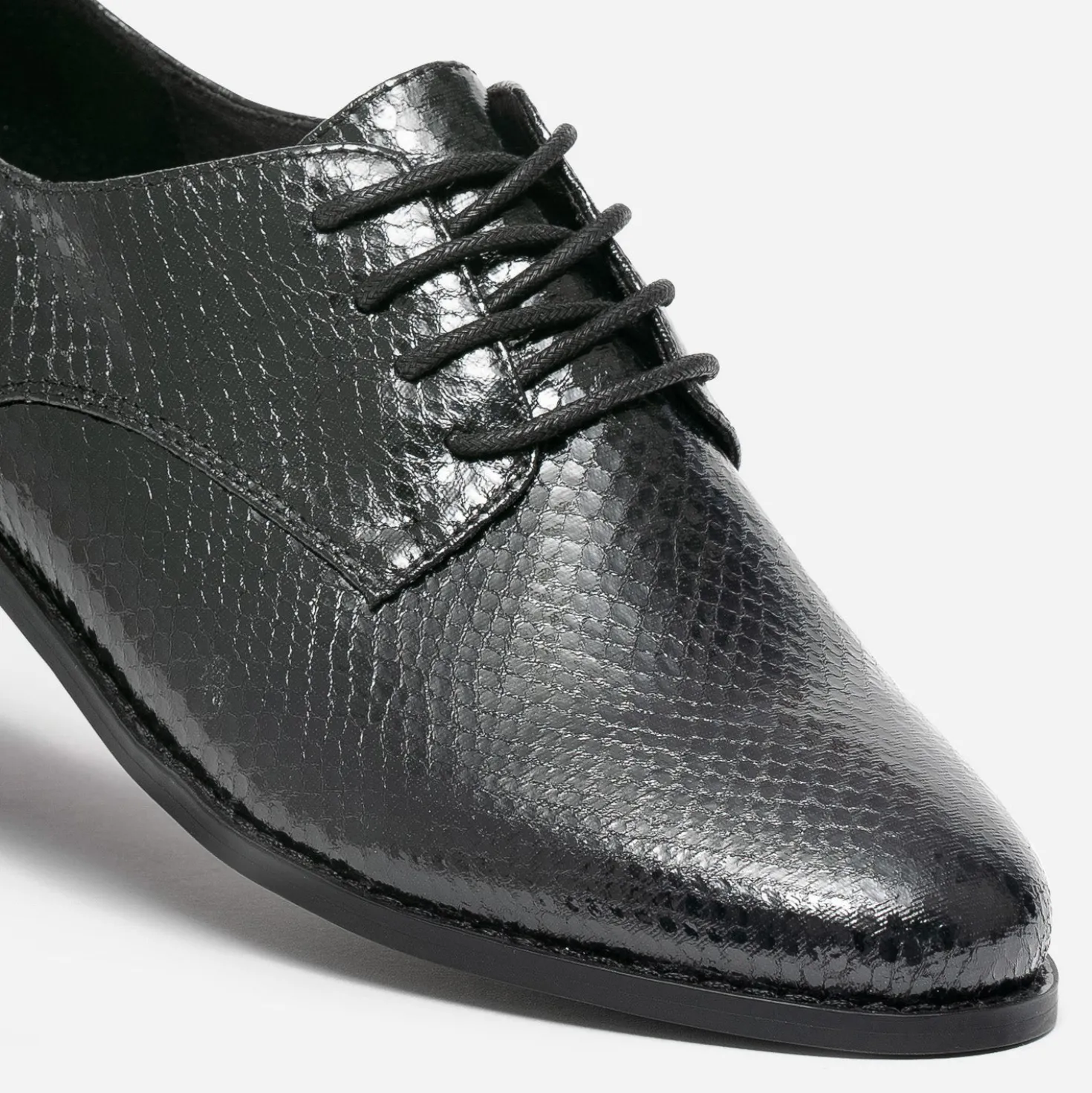 Derby éco-conçu noir verni effet python