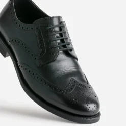 Derby noir en cuir détails perforations