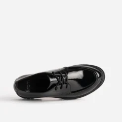 Derby plateau noir verni semelle crantée