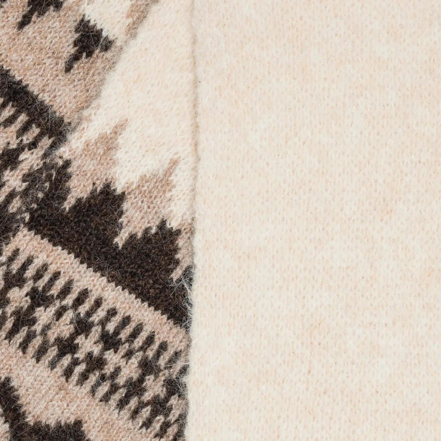 Echarpe beige tricot motif jacquard