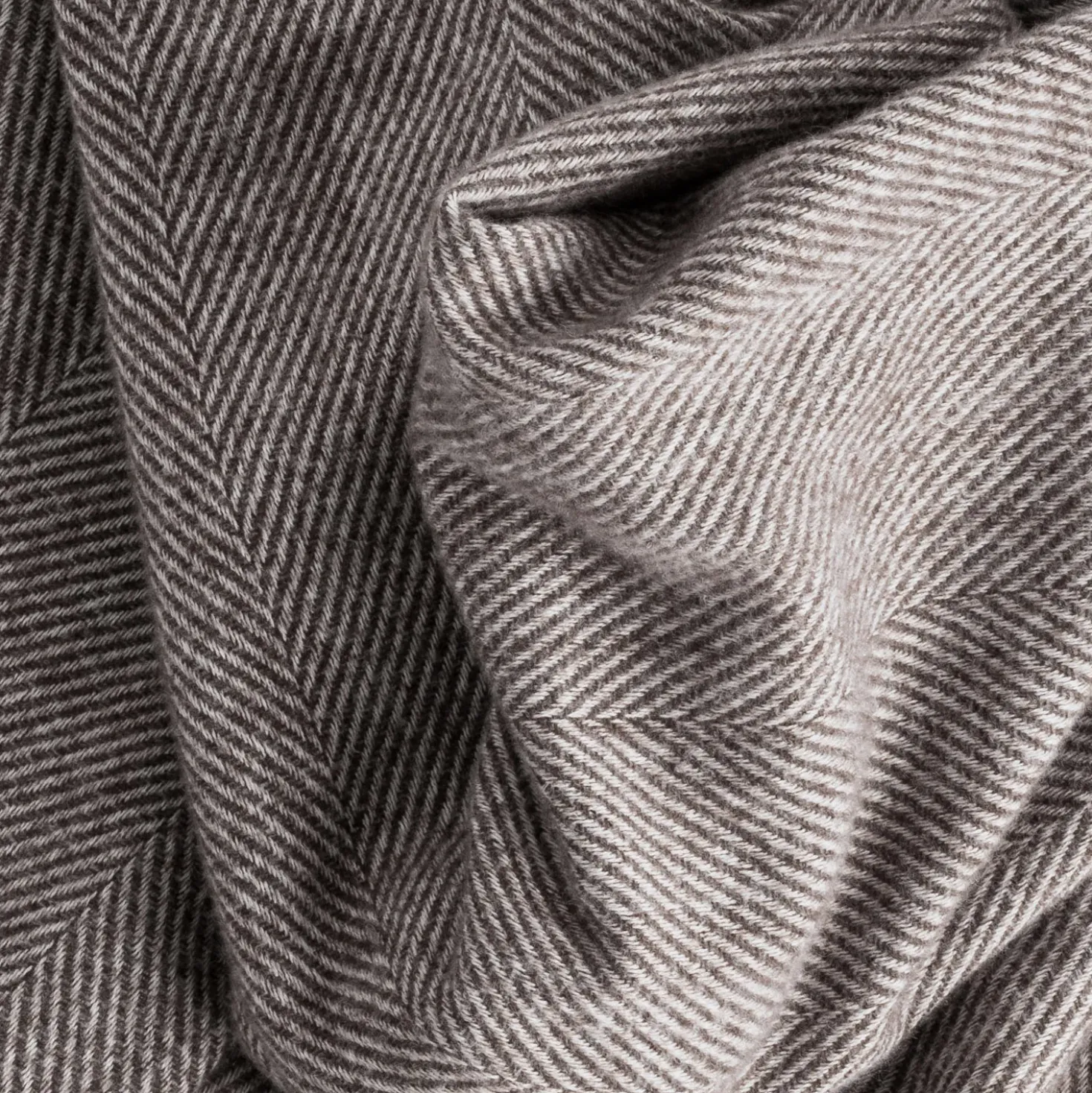 Echarpe marron motif chevrons