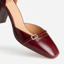 Escarpin à bride bordeaux cuir