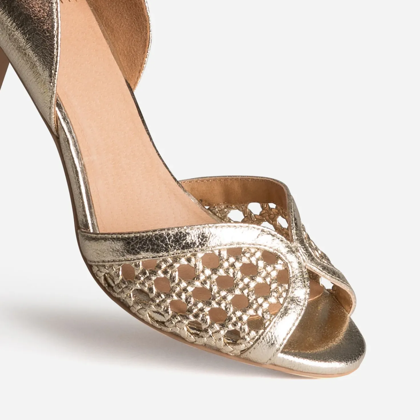Escarpin doré ajouré open-toe