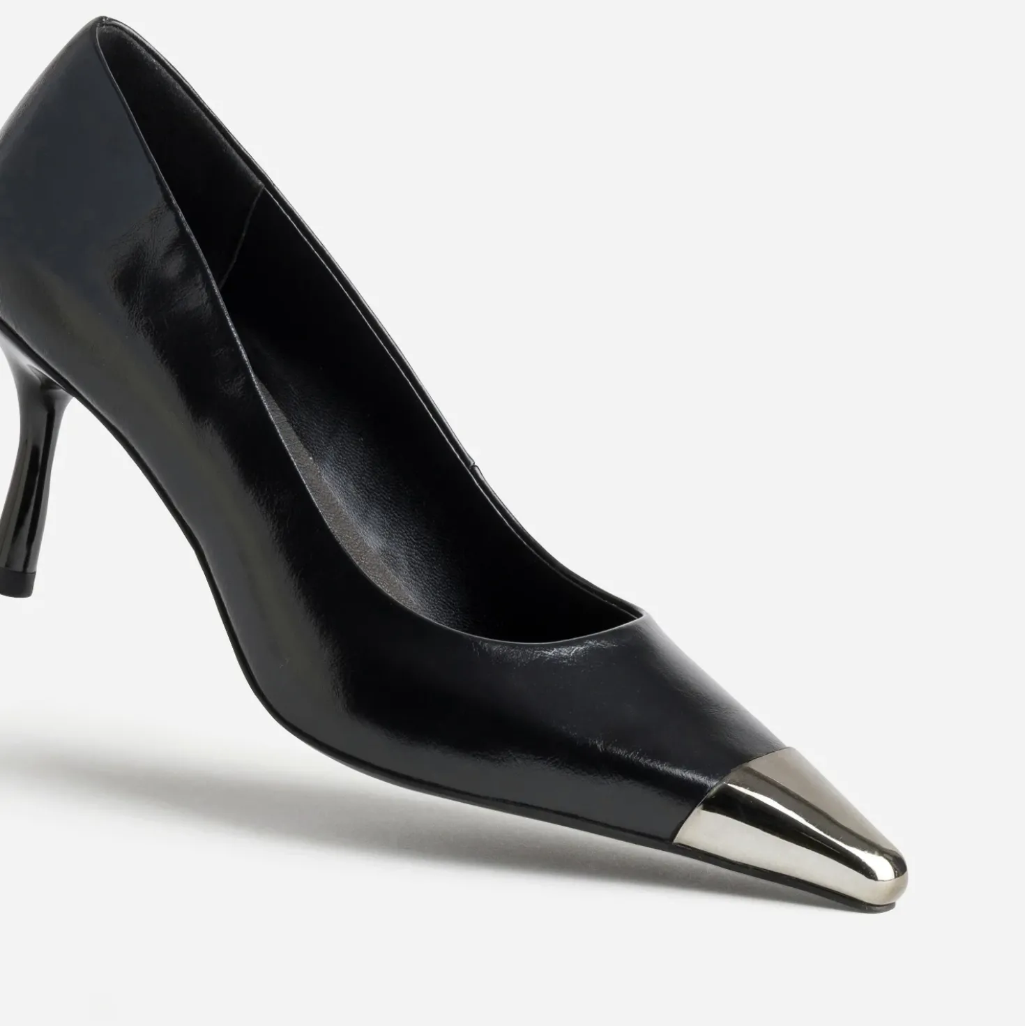 Escarpin noir cuir bout métallisé