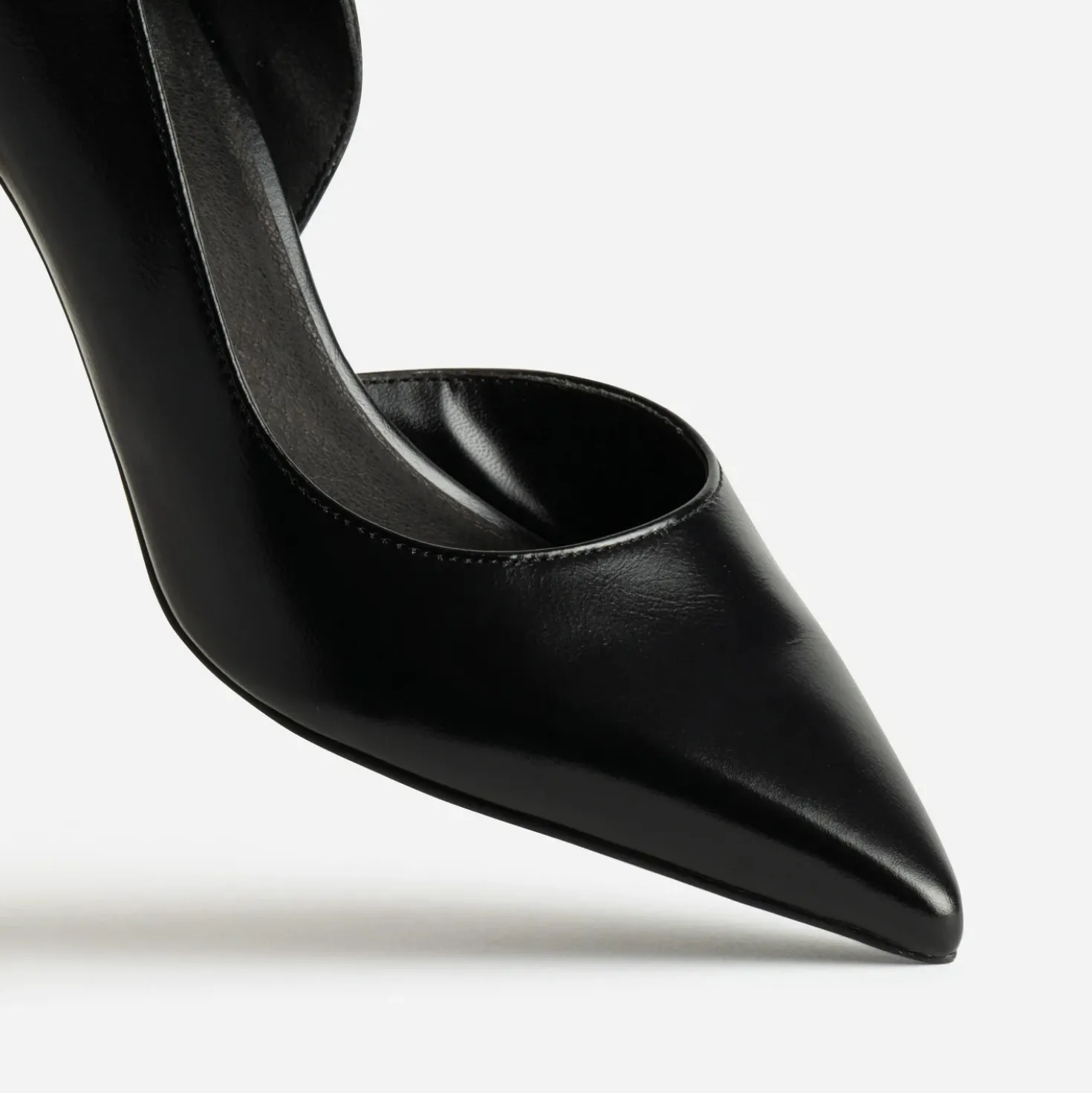 Escarpin noir cuir cut-out