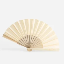 Eventail beige et bois clair