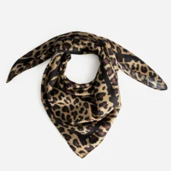 Foulard beige motif léopard
