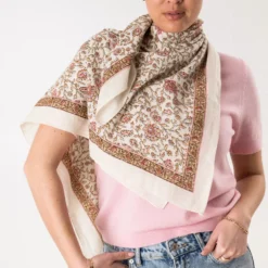 Foulard écru imprimé floral