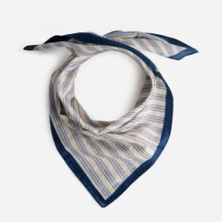 Foulard écru motif rayures bleues