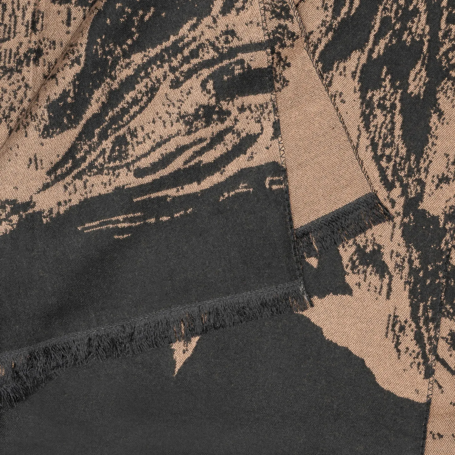 Foulard marron et noir jacquard fantaisie