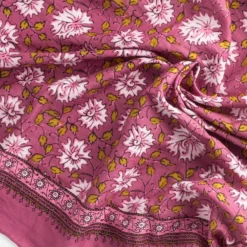 Foulard rose motif floral
