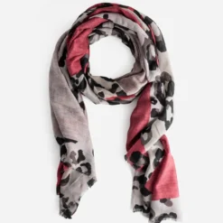 Foulard rouge et beige à motif léopard
