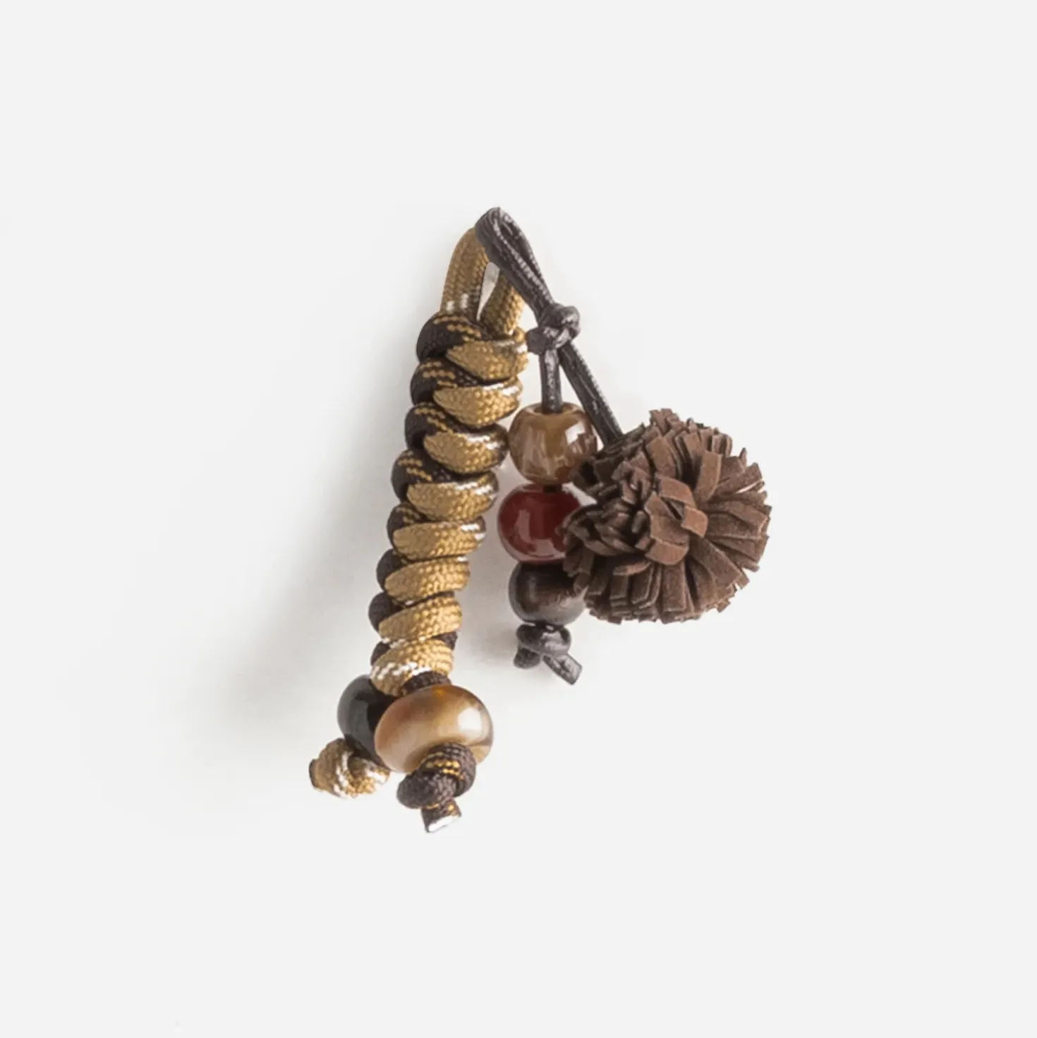 Gri-gri marron avec perles