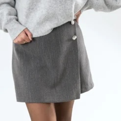 Jupe-short TEXTO grise à rayures tennis
