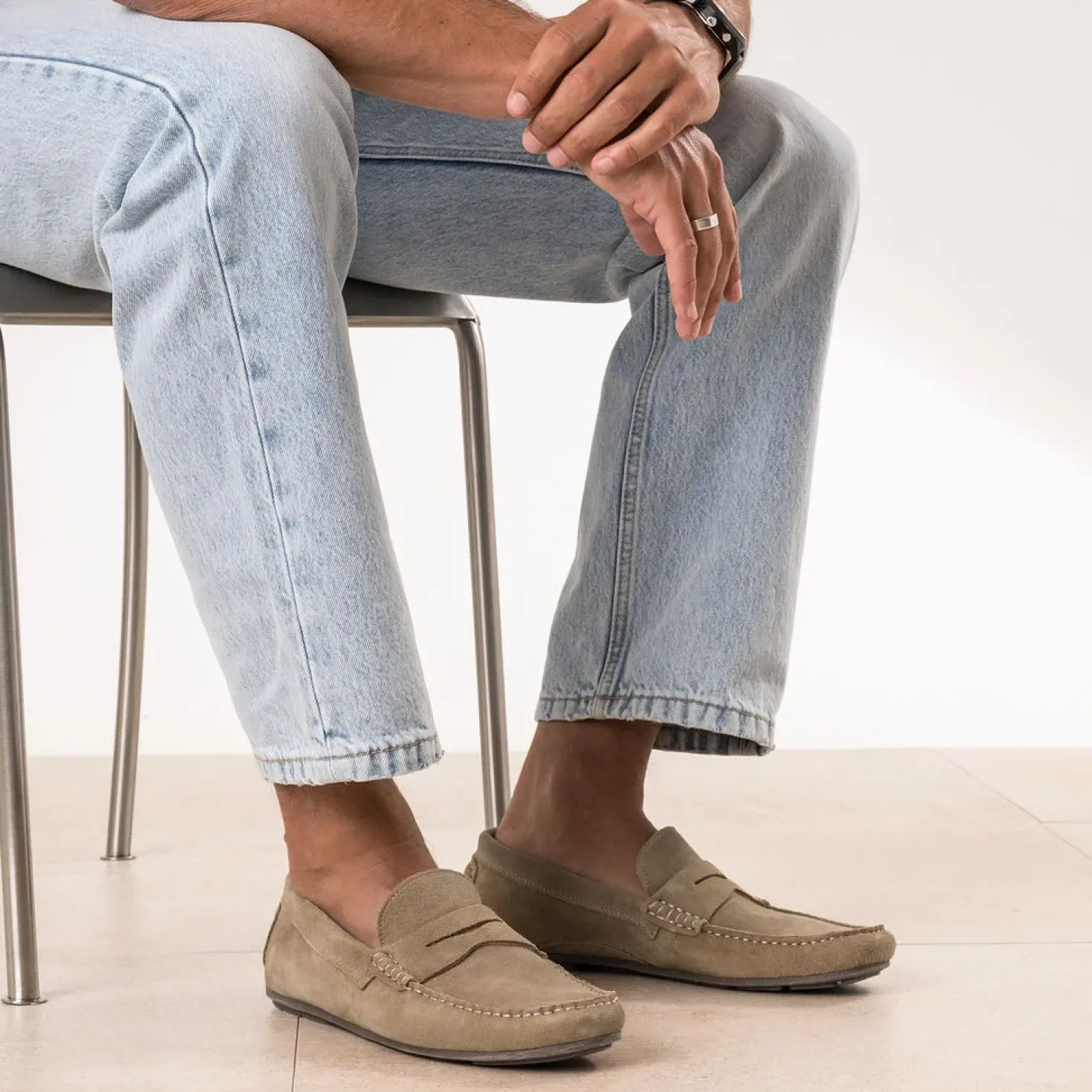 Mocassin beige éco-conçu en cuir velours