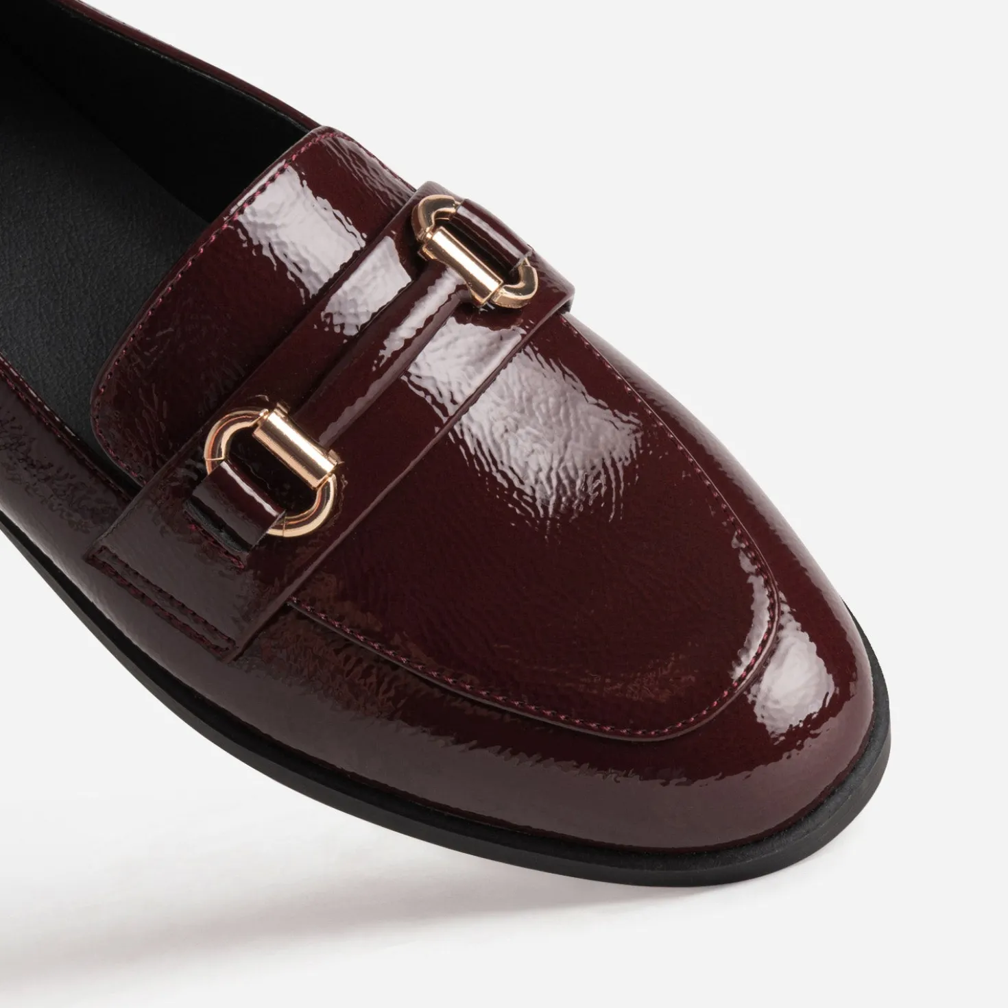 Mocassin bordeaux verni barrette dorée