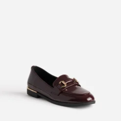 Mocassin bordeaux verni barrette dorée
