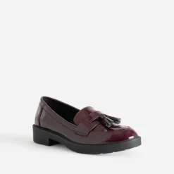 Mocassin bordeaux verni à pampilles