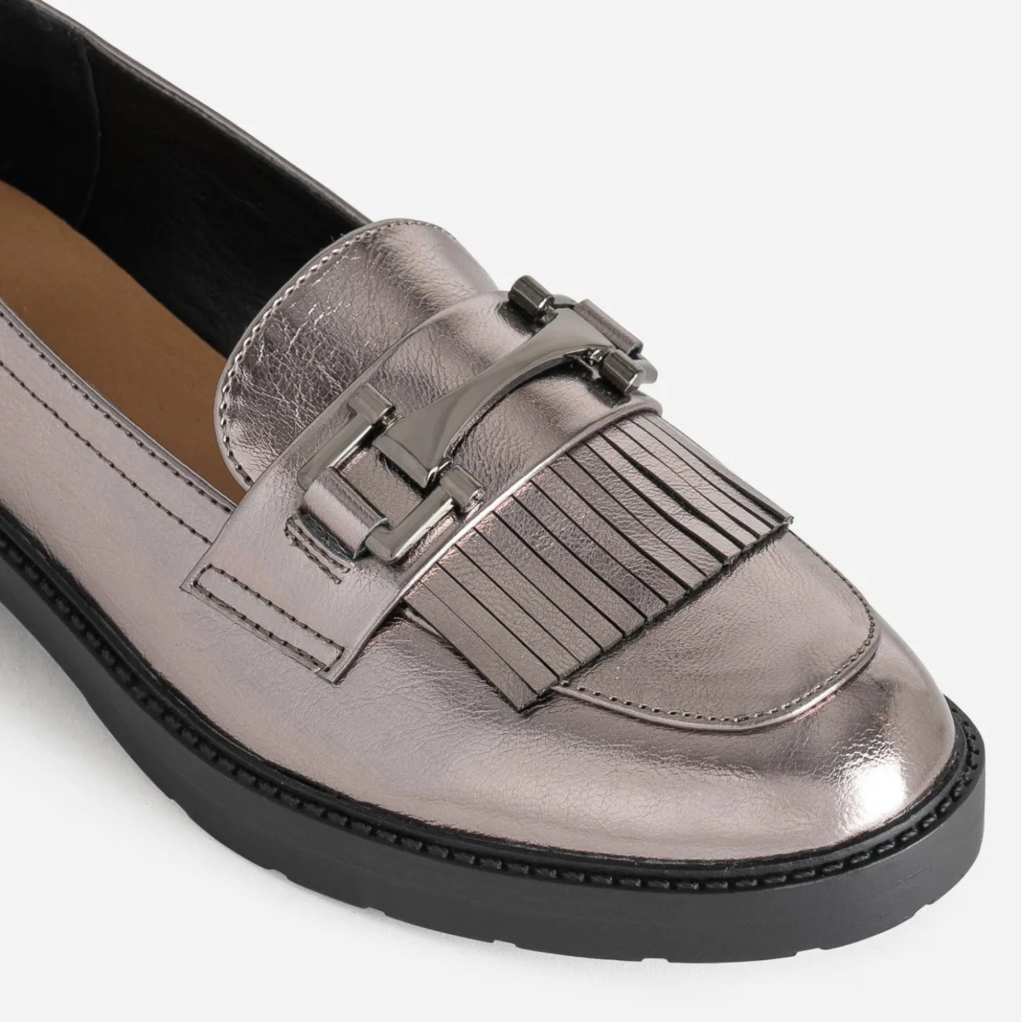 Mocassin gris foncé métallisé à franges