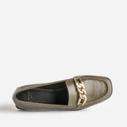 Mocassin kaki avec chaîne dorée