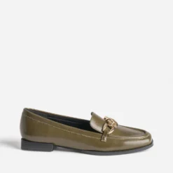 Mocassin kaki avec chaîne dorée