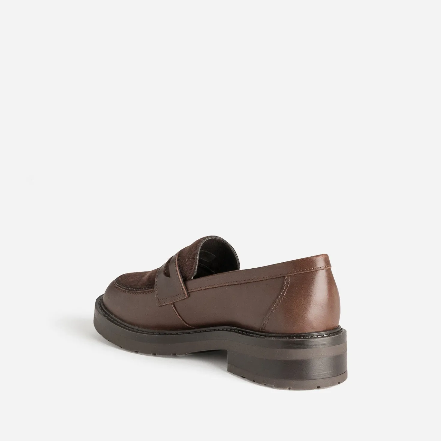 Mocassin marron cuir détail effet poulain