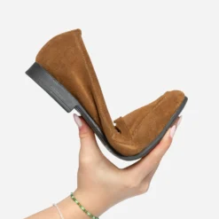 Mocassin marron en cuir velours