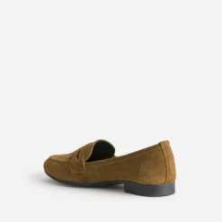 Mocassin marron en cuir velours