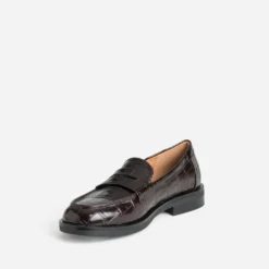 Mocassin marron verni embossage effet croco