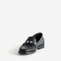 Mocassin noir cuir détails clous bombés