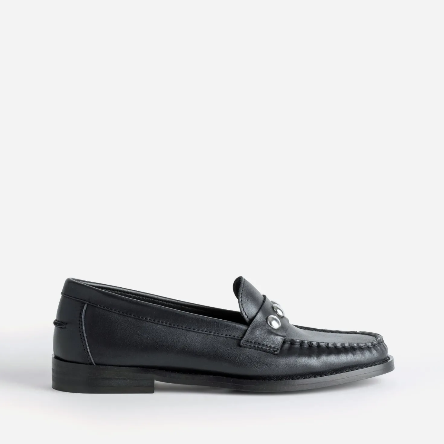 Mocassin noir cuir détails clous bombés