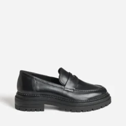 Mocassin noir cuir semelle crantée
