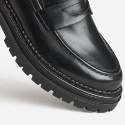 Mocassin noir cuir semelle crantée