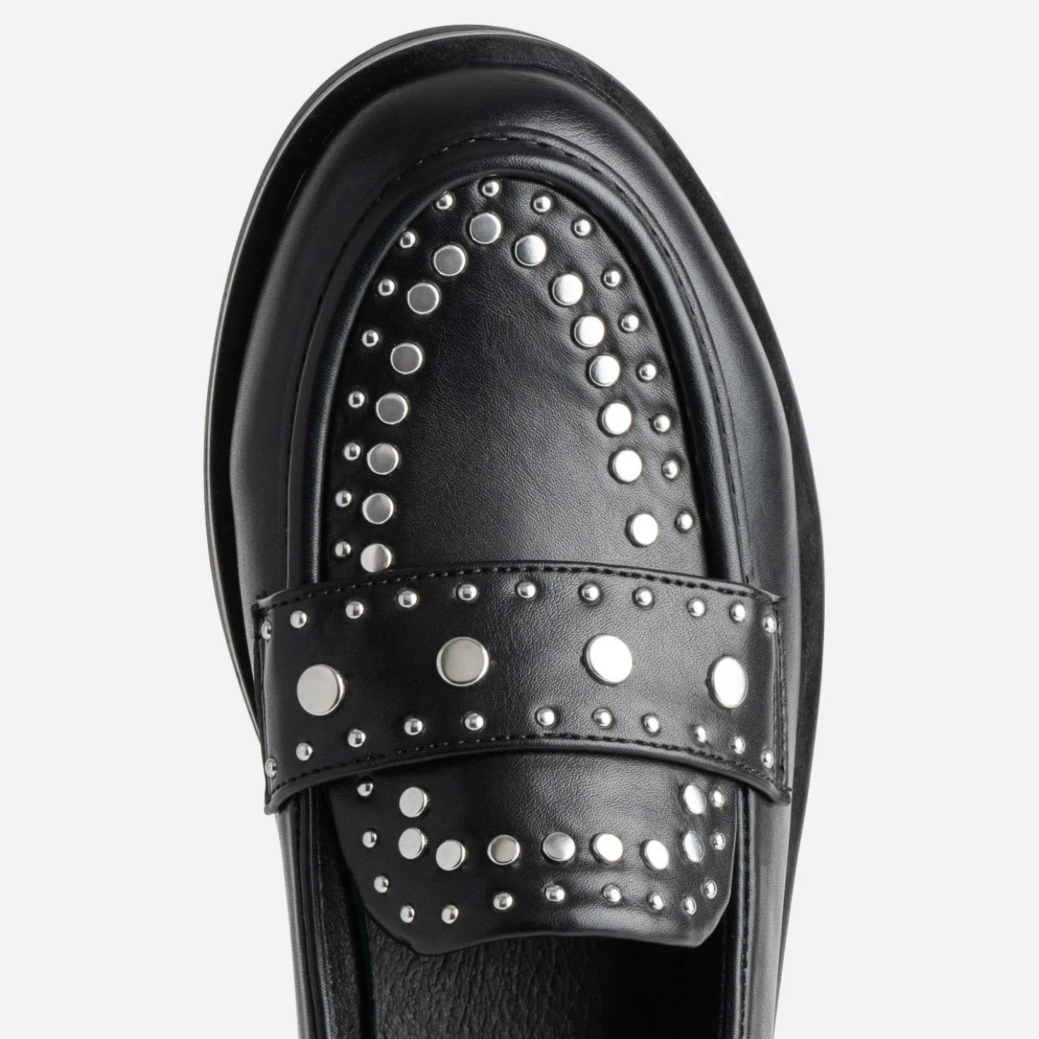 Mocassin noir décor clous