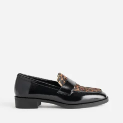 Mocassin noir détails motif léopard