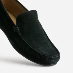 Mocassin noir en cuir velours