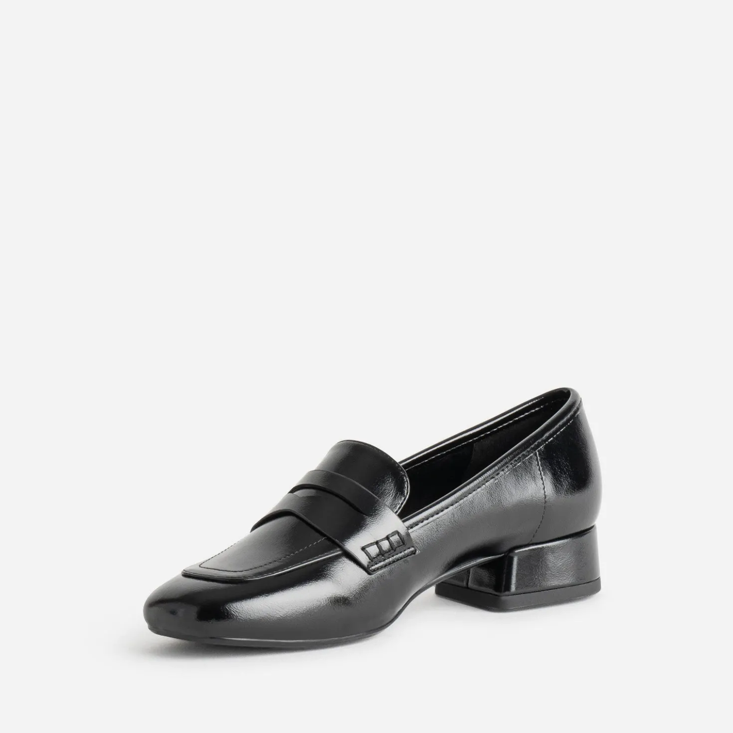 Mocassin noir glacé petit talon