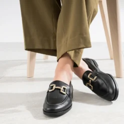 Mocassin noir mors métal doré