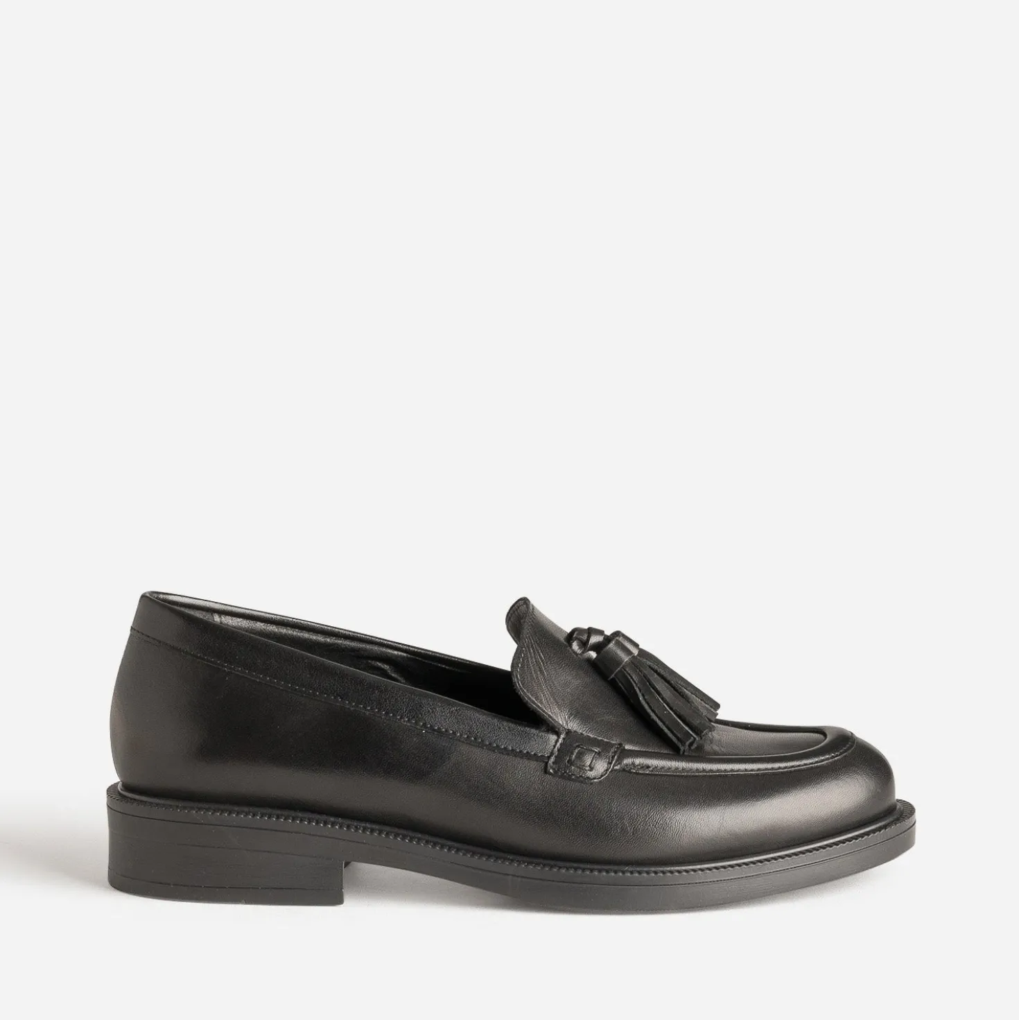 Mocassin noir à pampilles