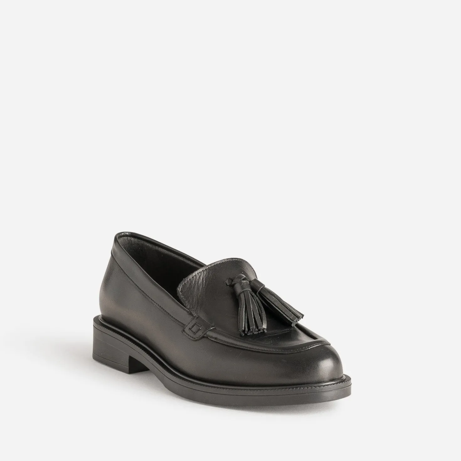 Mocassin noir à pampilles
