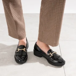 Mocassin noir verni à franges