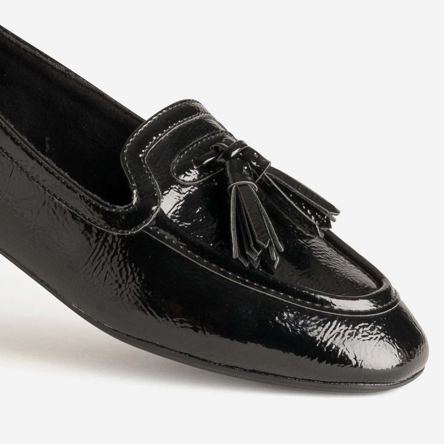 Mocassin noir verni à pampilles
