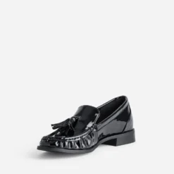 Mocassin noir verni à pampilles