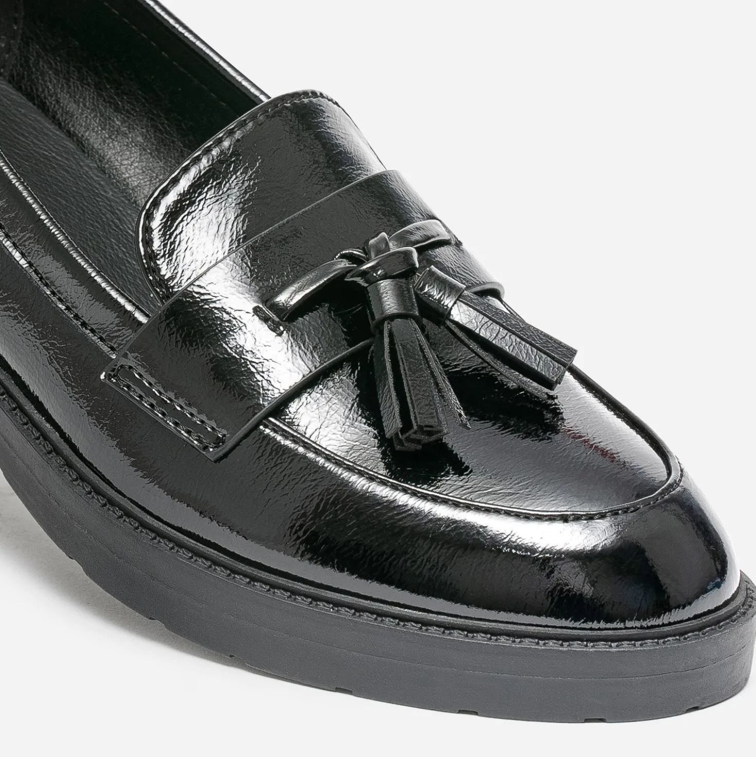 Mocassin noir verni à pampilles
